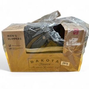 New In box Dakota Fleece Men's Slippers size 11